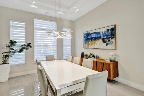 Casa en venta en Miami, Florida, 6 dormitorios, 443.79 m2 № 1891442 - foto 13