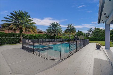 Casa en venta en Miami, Florida, 6 dormitorios, 443.79 m2 № 1891442 - foto 27