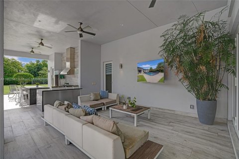 Casa en venta en Miami, Florida, 6 dormitorios, 443.79 m2 № 1891442 - foto 24
