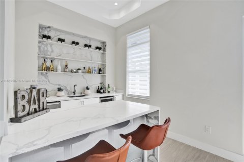 Casa en venta en Miami, Florida, 6 dormitorios, 443.79 m2 № 1891442 - foto 8