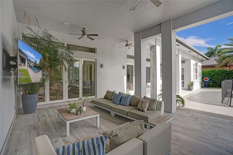 Casa en venta en Miami, Florida, 6 dormitorios, 443.79 m2 № 1891442 - foto 25