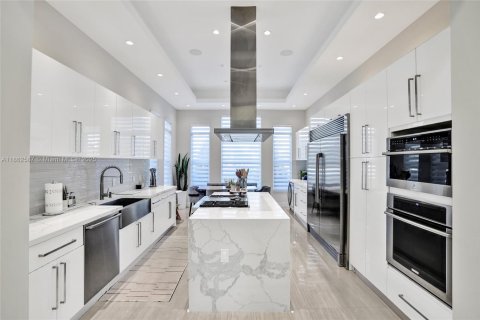 Casa en venta en Miami, Florida, 6 dormitorios, 443.79 m2 № 1891442 - foto 10