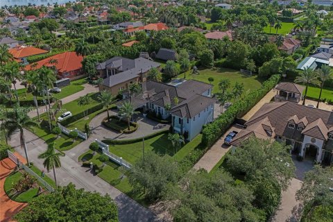 Casa en venta en Miami, Florida, 6 dormitorios, 443.79 m2 № 1891442 - foto 3