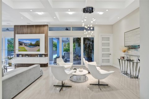 Casa en venta en Miami, Florida, 6 dormitorios, 443.79 m2 № 1891442 - foto 7
