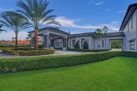 Casa en venta en Miami, Florida, 6 dormitorios, 443.79 m2 № 1891442 - foto 1