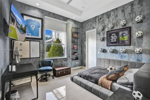 Casa en venta en Miami, Florida, 6 dormitorios, 443.79 m2 № 1891442 - foto 18