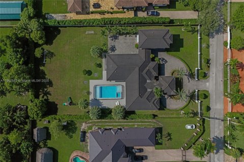 Casa en venta en Miami, Florida, 6 dormitorios, 443.79 m2 № 1891442 - foto 4