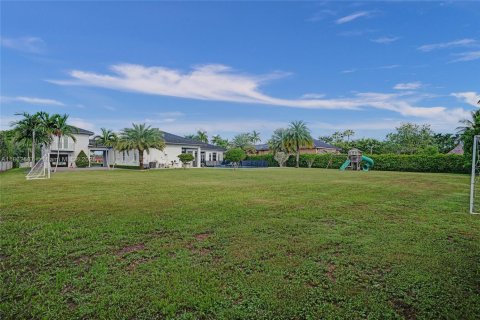 Casa en venta en Miami, Florida, 6 dormitorios, 443.79 m2 № 1891442 - foto 28