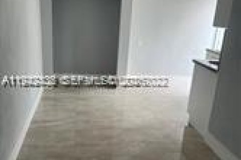 Immobilier commercial à louer à Miami, Floride: 1 chambre, 183.2 m2 № 1999955 - photo 5