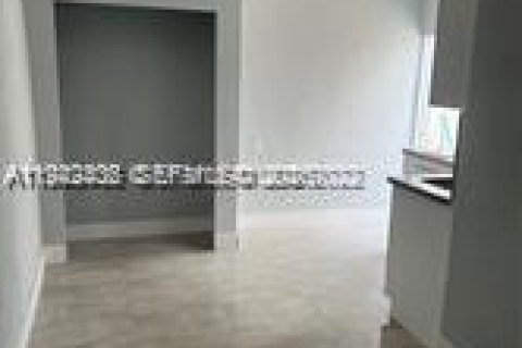 Immobilier commercial à Miami, Floride 1 chambre, 183.2 m2 № 1999955