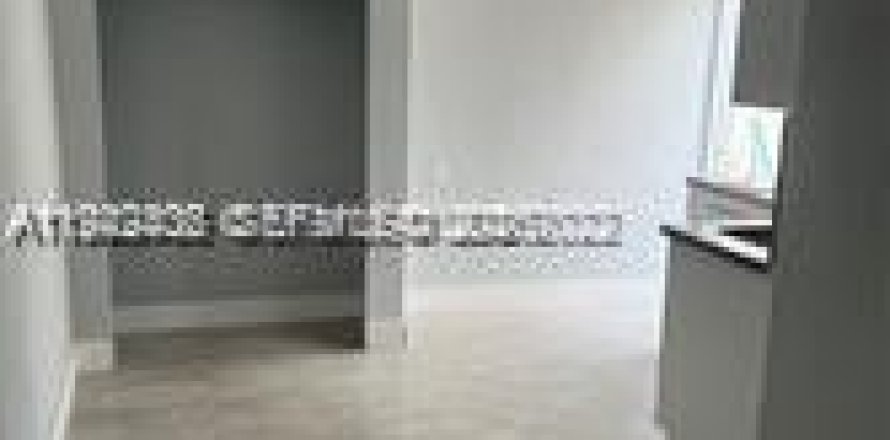 Immobilier commercial à Miami, Floride 1 chambre, 183.2 m2 № 1999955