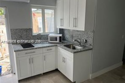 Immobilier commercial à louer à Miami, Floride: 1 chambre, 183.2 m2 № 1999955 - photo 7