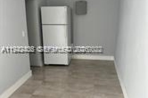 Immobilier commercial à louer à Miami, Floride: 1 chambre, 183.2 m2 № 1999955 - photo 4