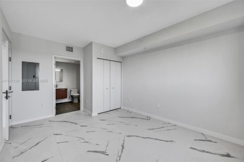 Apartment in North Miami, Florida 2 bedrooms, 83.7 sq.m. № 1994443 - photo 18