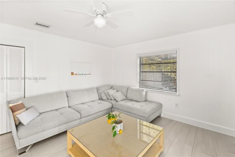 Casa en alquiler en Palmetto Bay, Florida, 4 dormitorios, 201.23 m2 № 2041833 - foto 16