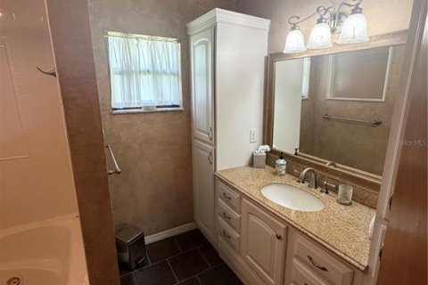House in Oviedo, Florida 4 bedrooms, 218.69 sq.m. № 2196995 - photo 24