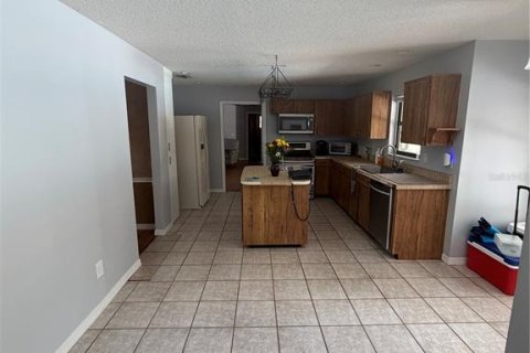House in Oviedo, Florida 4 bedrooms, 218.69 sq.m. № 2196995 - photo 11