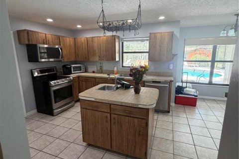 House in Oviedo, Florida 4 bedrooms, 218.69 sq.m. № 2196995 - photo 13