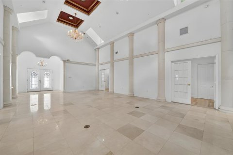 House in Orlando, Florida 6 bedrooms, 423.08 sq.m. № 2110404 - photo 19