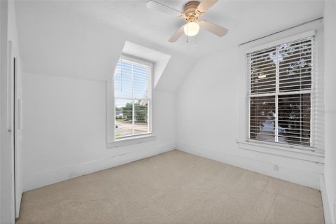 House in Orlando, Florida 6 bedrooms, 423.08 sq.m. № 2110404 - photo 4