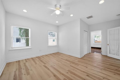 House in Orlando, Florida 6 bedrooms, 423.08 sq.m. № 2110404 - photo 21