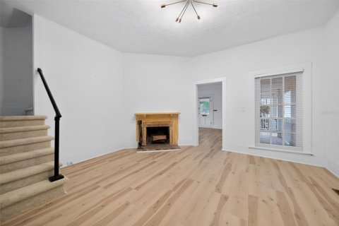 House in Orlando, Florida 6 bedrooms, 423.08 sq.m. № 2110404 - photo 13