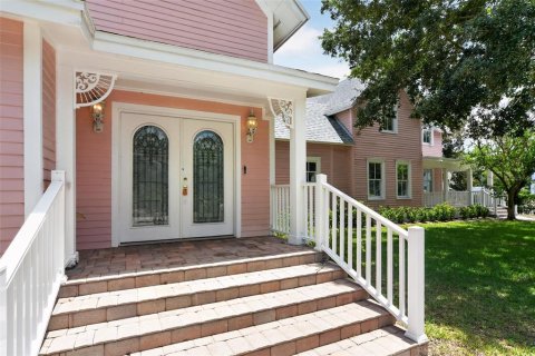 House in Orlando, Florida 6 bedrooms, 423.08 sq.m. № 2110404 - photo 8