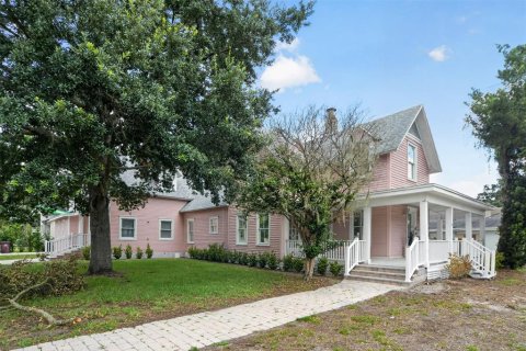 House in Orlando, Florida 6 bedrooms, 423.08 sq.m. № 2110404 - photo 6