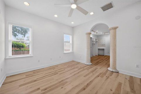 House in Orlando, Florida 6 bedrooms, 423.08 sq.m. № 2110404 - photo 29
