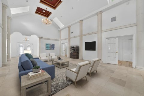 House in Orlando, Florida 6 bedrooms, 423.08 sq.m. № 2110404 - photo 18