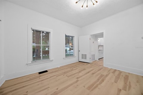 House in Orlando, Florida 6 bedrooms, 423.08 sq.m. № 2110404 - photo 14