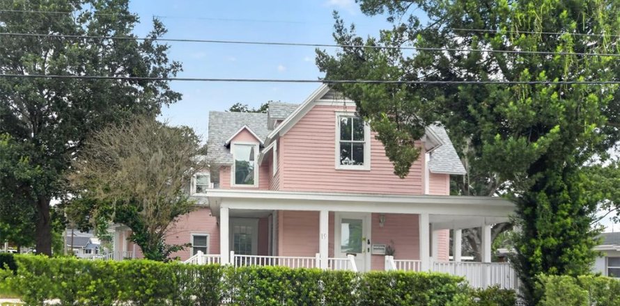 House in Orlando, Florida 6 bedrooms, 423.08 sq.m. № 2110404