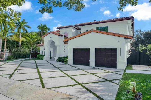 House in Miami Lakes, Florida 5 bedrooms, 287.35 sq.m. № 1992748 - photo 3