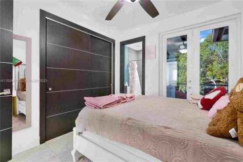 House in Miami Lakes, Florida 5 bedrooms, 287.35 sq.m. № 1992748 - photo 21