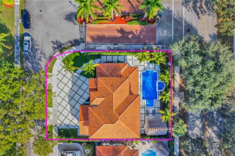 House in Miami Lakes, Florida 5 bedrooms, 287.35 sq.m. № 1992748 - photo 5