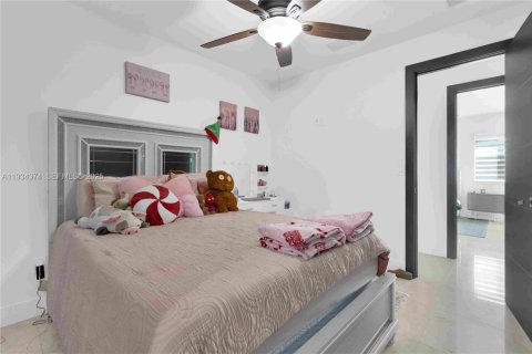 House in Miami Lakes, Florida 5 bedrooms, 287.35 sq.m. № 1992748 - photo 20