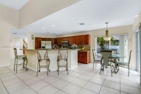 Villa ou maison à vendre à Pembroke Pines, Floride: 5 chambres, 277.41 m2 № 2413030 - photo 19