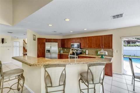 Villa ou maison à vendre à Pembroke Pines, Floride: 5 chambres, 277.41 m2 № 2413030 - photo 22