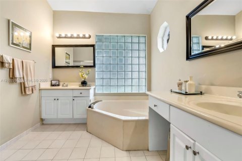 Villa ou maison à vendre à Pembroke Pines, Floride: 5 chambres, 277.41 m2 № 2413030 - photo 30