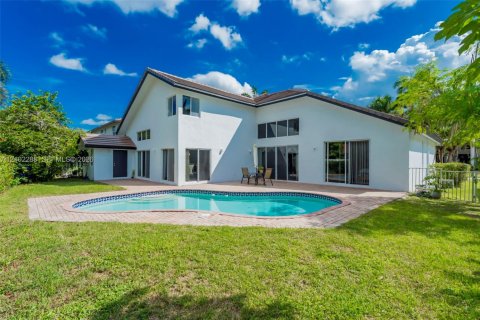 Villa ou maison à vendre à Pembroke Pines, Floride: 5 chambres, 277.41 m2 № 2413030 - photo 2
