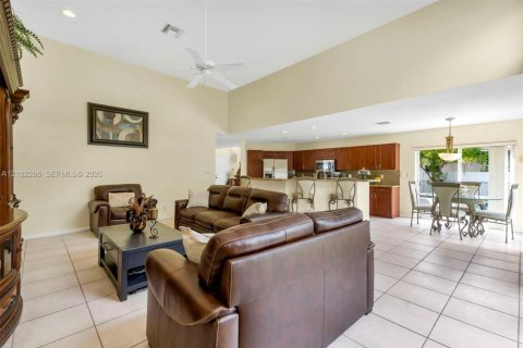Villa ou maison à vendre à Pembroke Pines, Floride: 5 chambres, 277.41 m2 № 2413030 - photo 6