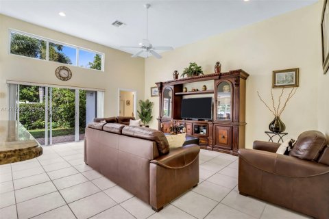 Villa ou maison à vendre à Pembroke Pines, Floride: 5 chambres, 277.41 m2 № 2413030 - photo 17