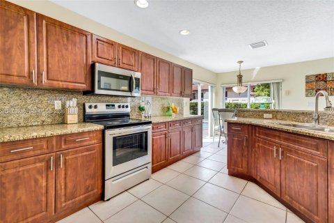 Villa ou maison à vendre à Pembroke Pines, Floride: 5 chambres, 277.41 m2 № 2413030 - photo 20