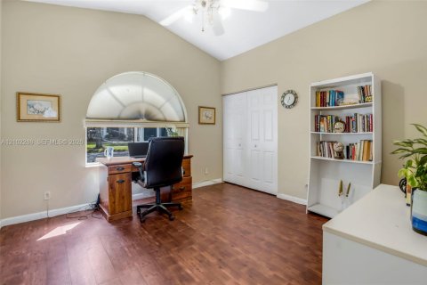 Villa ou maison à vendre à Pembroke Pines, Floride: 5 chambres, 277.41 m2 № 2413030 - photo 29