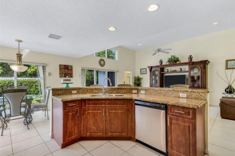 Villa ou maison à vendre à Pembroke Pines, Floride: 5 chambres, 277.41 m2 № 2413030 - photo 21