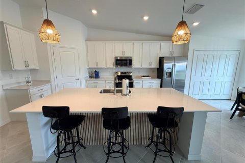 Copropriété à louer à Punta Gorda, Floride: 2 chambres, 126.9 m2 № 2330785 - photo 4