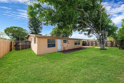 House in Oakland Park, Florida 3 bedrooms, 109.44 sq.m. № 1802474 - photo 27