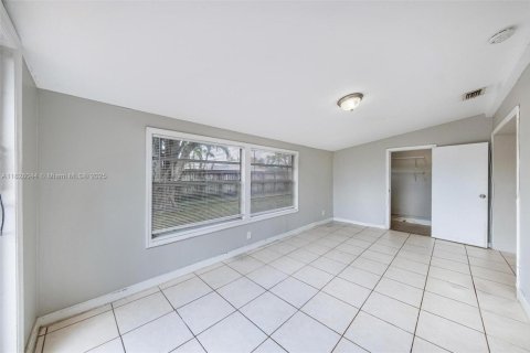 House in Oakland Park, Florida 3 bedrooms, 109.44 sq.m. № 1802474 - photo 17