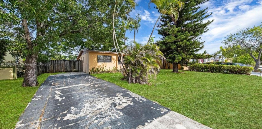 House in Oakland Park, Florida 3 bedrooms, 109.44 sq.m. № 1802474
