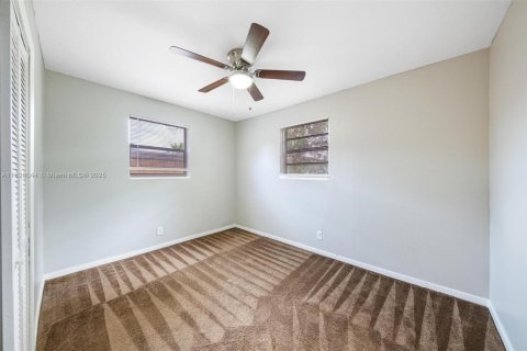 House in Oakland Park, Florida 3 bedrooms, 109.44 sq.m. № 1802474 - photo 20